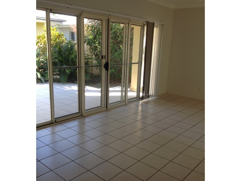 5 Irving Place, Sippy Downs QLD 4556