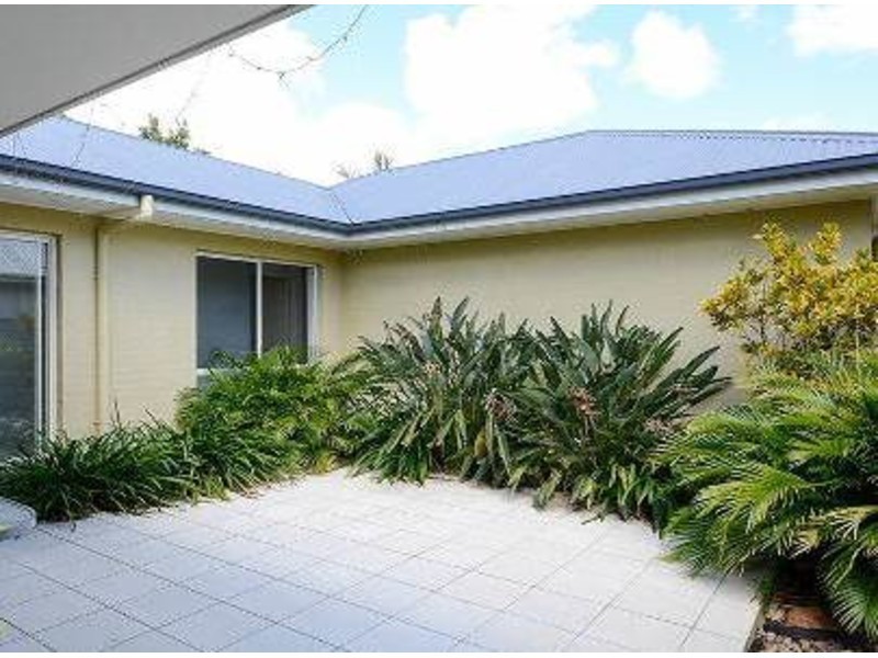 5 Irving Place, Sippy Downs QLD 4556