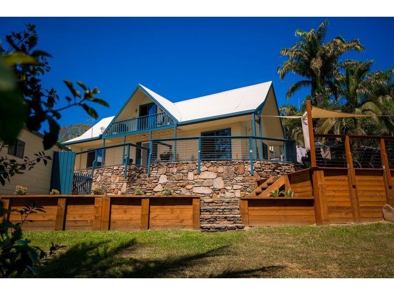 12 Hillcrest Street, Eimeo QLD 4740