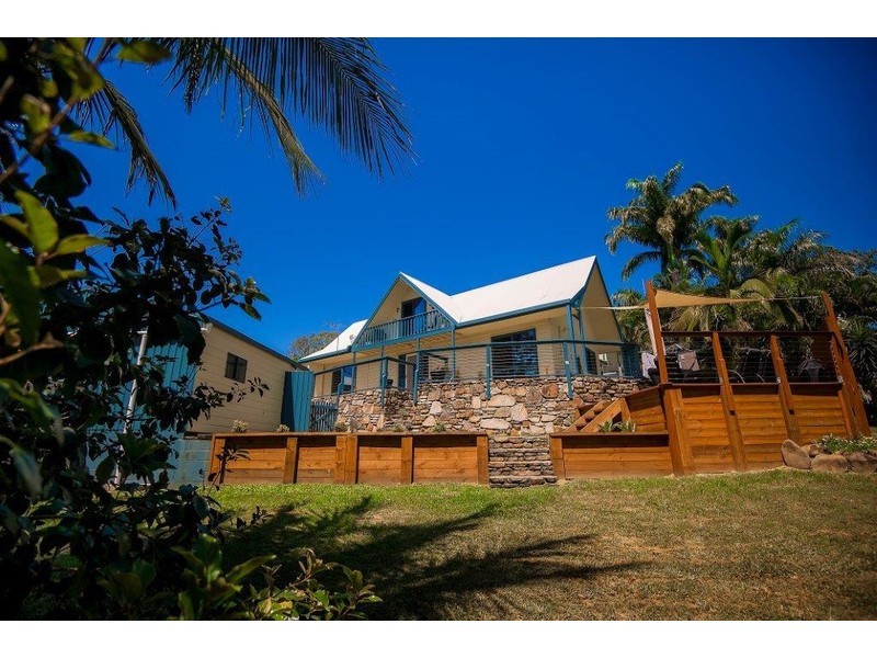 12 Hillcrest Street, Eimeo QLD 4740