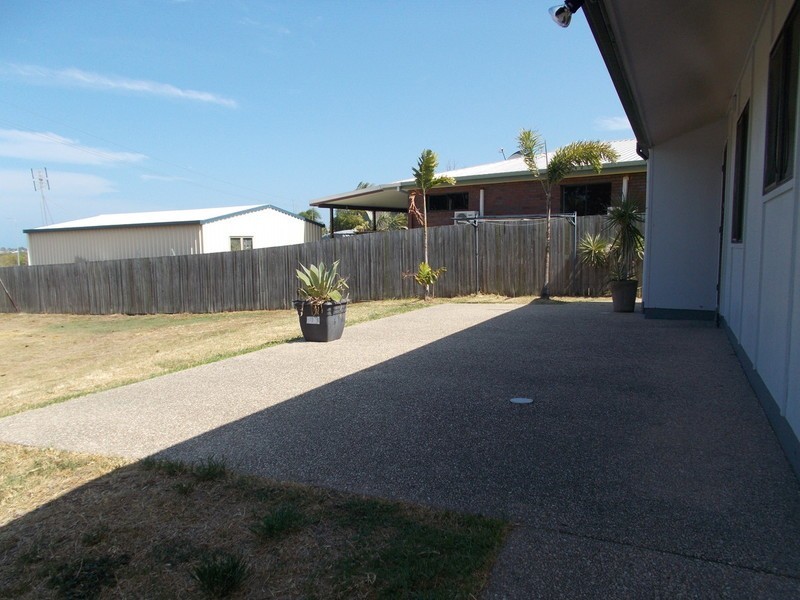 8 Pardoe Street, Bucasia QLD 4750