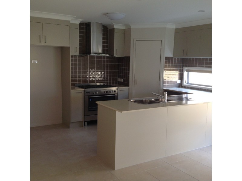 8 Basalt Street, North Lakes QLD 4509