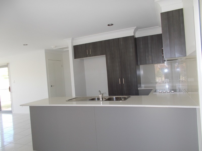 1/19 Eales Road, Rural View QLD 4740