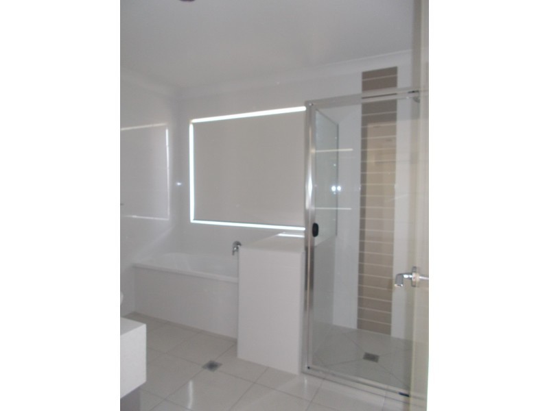 1/19 Eales Road, Rural View QLD 4740