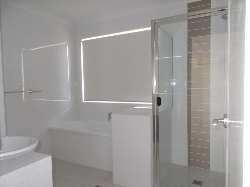 1/19 Eales Road, Rural View QLD 4740