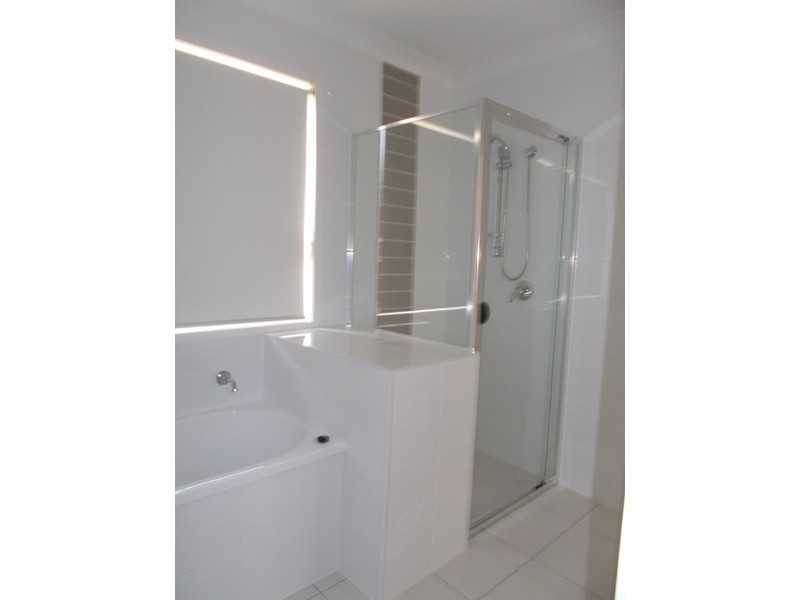 1/19 Eales Road, Rural View QLD 4740