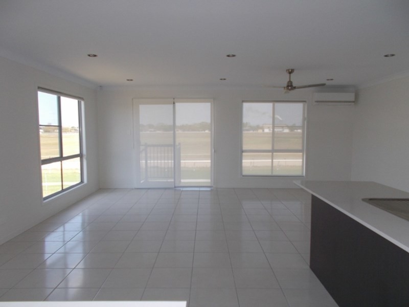 2/47 Makybe Diva Drive, Ooralea QLD 4740