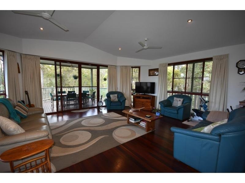 24 Viewland Drive, Mooloolah Valley QLD 4553