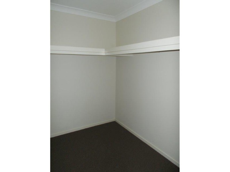 6 Holloways Court, Blacks Beach QLD 4740
