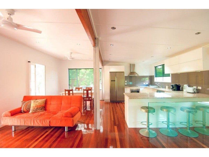 6 Hayes Avenue, Bucasia QLD 4750