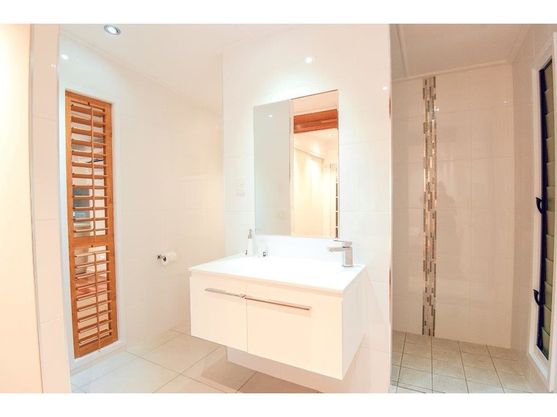 6 Hayes Avenue, Bucasia QLD 4750