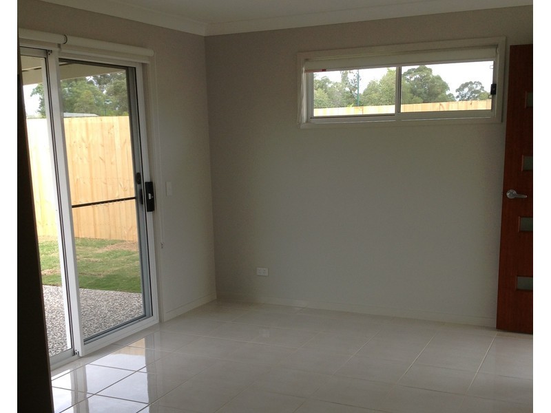 4b Sairs Street, Glass House Mountains QLD 4518