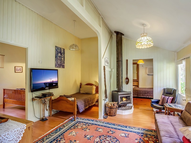 136 Flaxton Drive, Mapleton QLD 4560