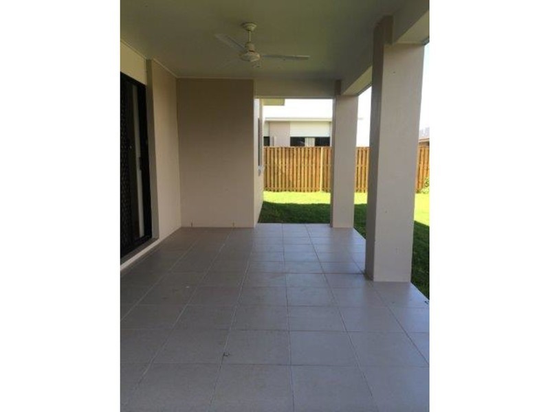 17 Henley Close, Blacks Beach QLD 4740