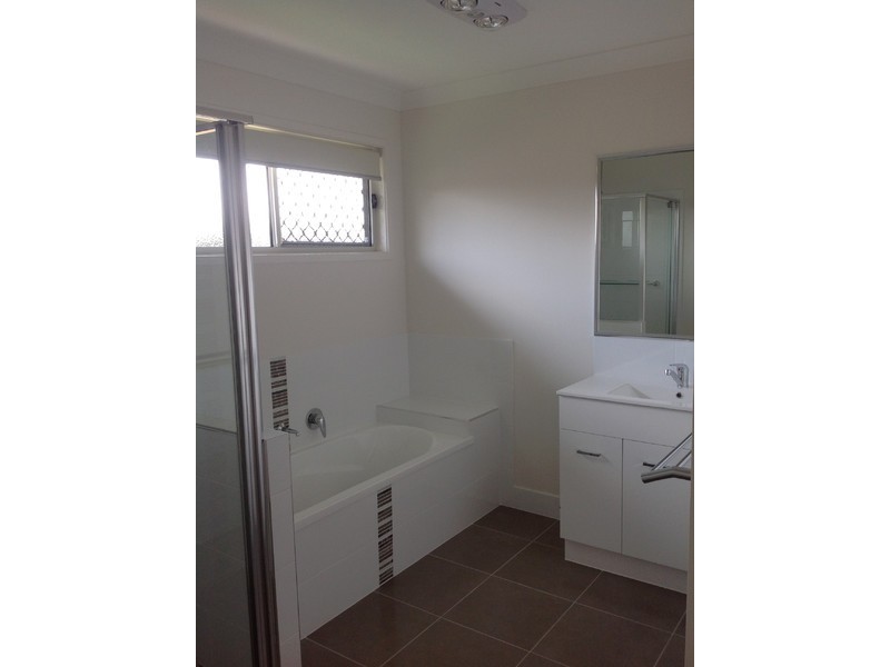 25a Clark Avenue, Glass House Mountains QLD 4518