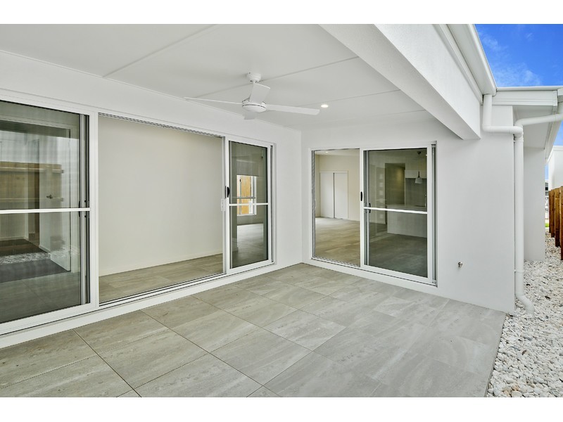 8 MacIntyre Crescent, Pelican Waters QLD 4551