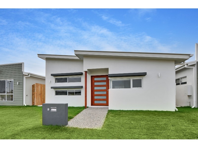 8 MacIntyre Crescent, Pelican Waters QLD 4551