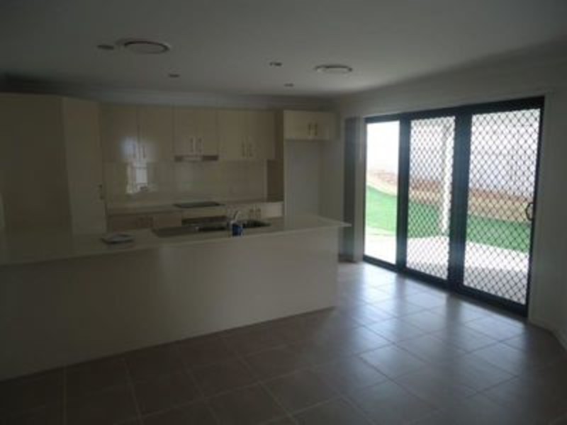 19 Halifax Place, Rural View QLD 4740