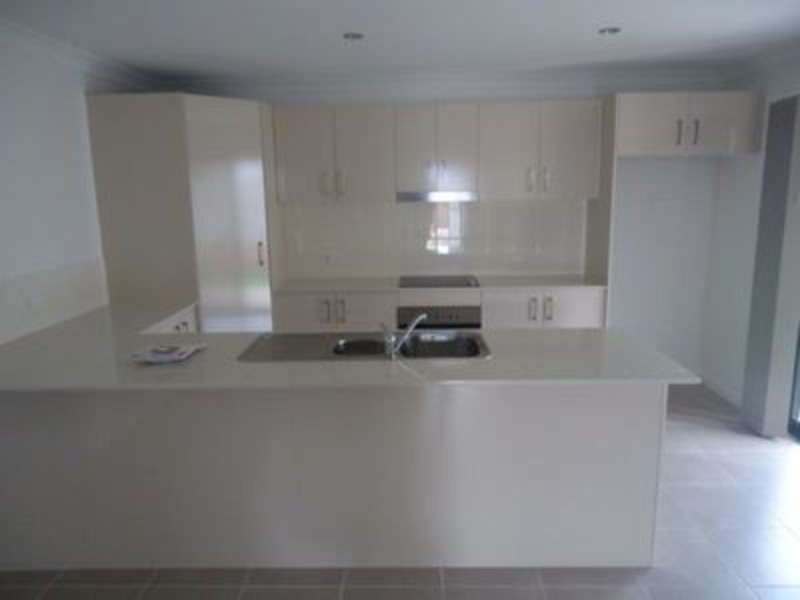 19 Halifax Place, Rural View QLD 4740