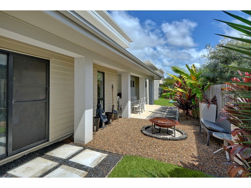 2/9 Catalina Drive, Mudjimba QLD 4564