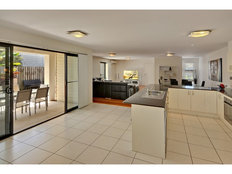 2/9 Catalina Drive, Mudjimba QLD 4564