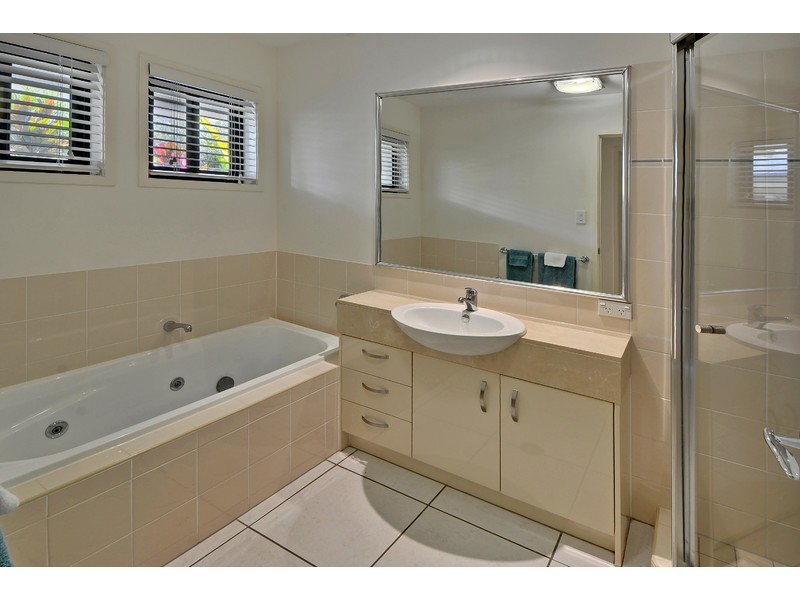 2/9 Catalina Drive, Mudjimba QLD 4564