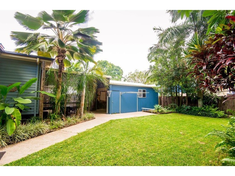 4 Graham Crescent, Eimeo QLD 4740