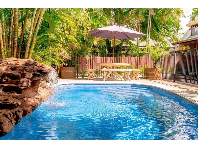 4 Graham Crescent, Eimeo QLD 4740