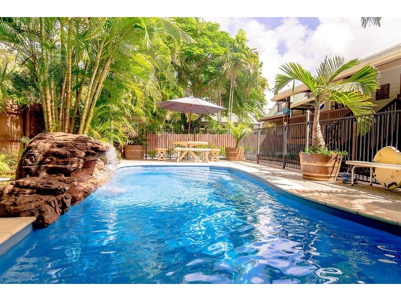 4 Graham Crescent, Eimeo QLD 4740