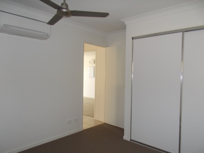 2/17 Eales Road, Rural View QLD 4740