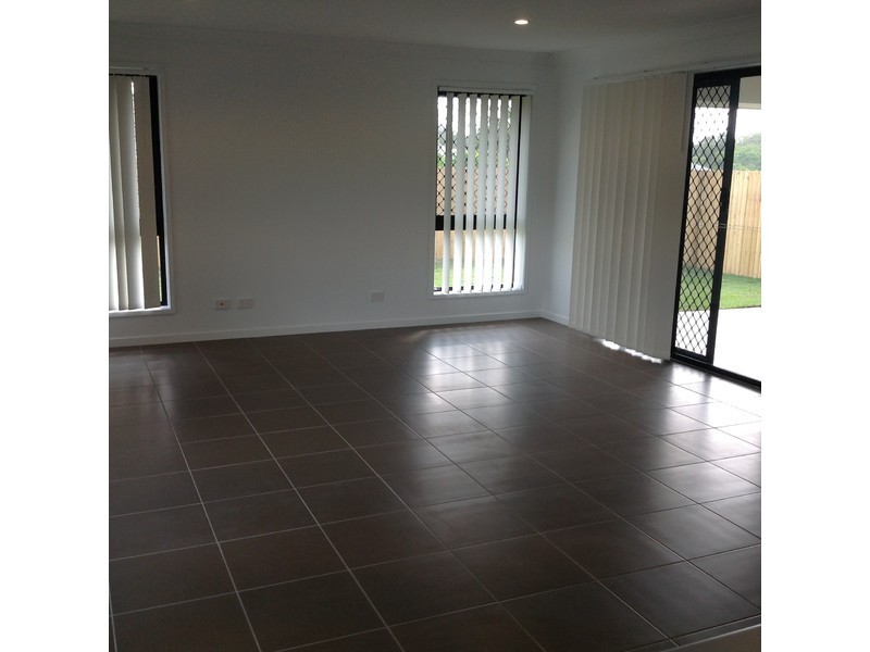 4 Reflection Court, Nambour QLD 4560