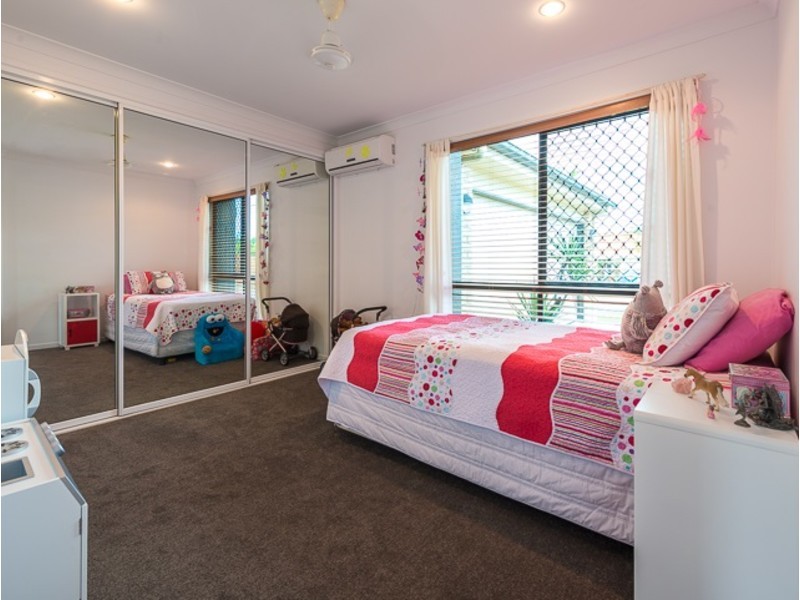 24 Marine Parade, Bucasia QLD 4750