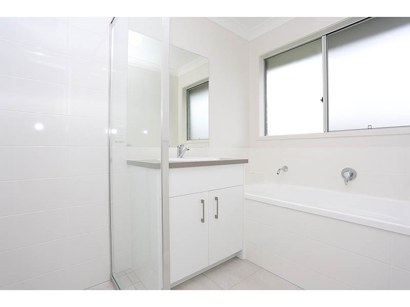 54 Clark Avenue, Glass House Mountains QLD 4518