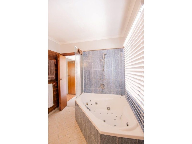 2 Williams Avenue, Bucasia QLD 4750