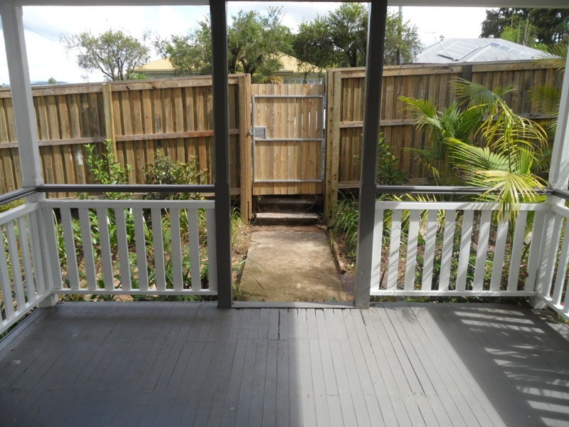 24 Hospital Road, Nambour QLD 4560