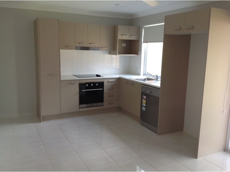 4b Sairs Street, Glass House Mountains QLD 4518