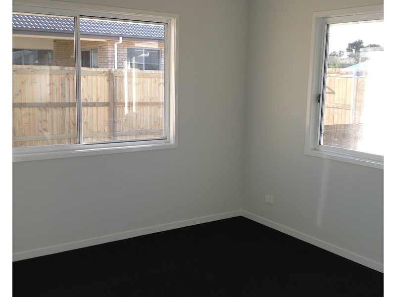 9a Sairs Street, Glass House Mountains QLD 4518