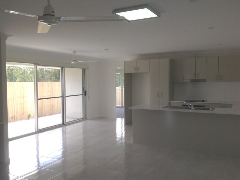 15a Pinnacles Drive, Glass House Mountains QLD 4518