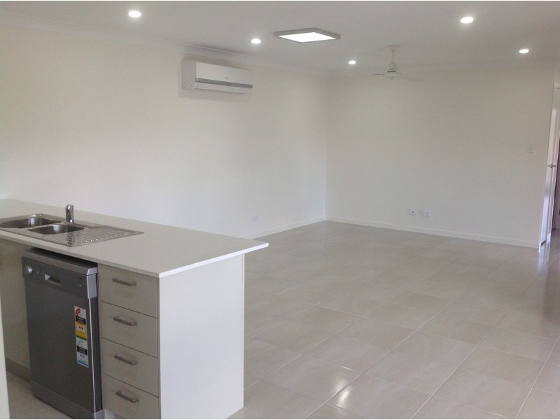 15a Pinnacles Drive, Glass House Mountains QLD 4518