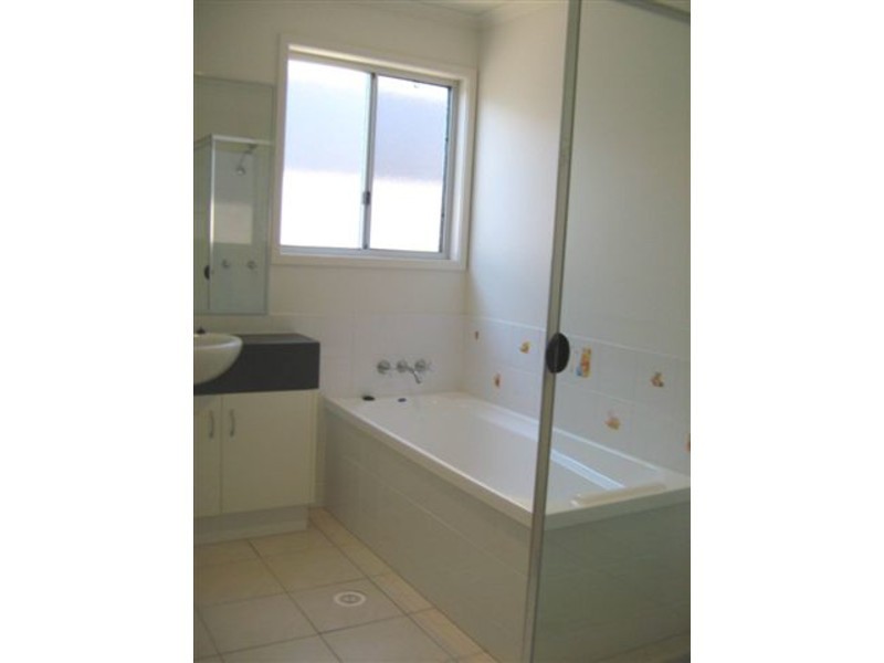 190 Karawatha Drive, Mountain Creek QLD 4557