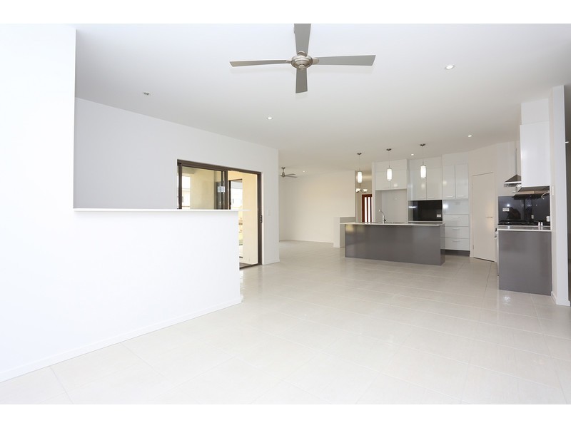 8 Sairs Street, Glass House Mountains QLD 4518