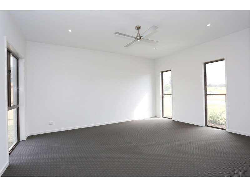 8 Sairs Street, Glass House Mountains QLD 4518