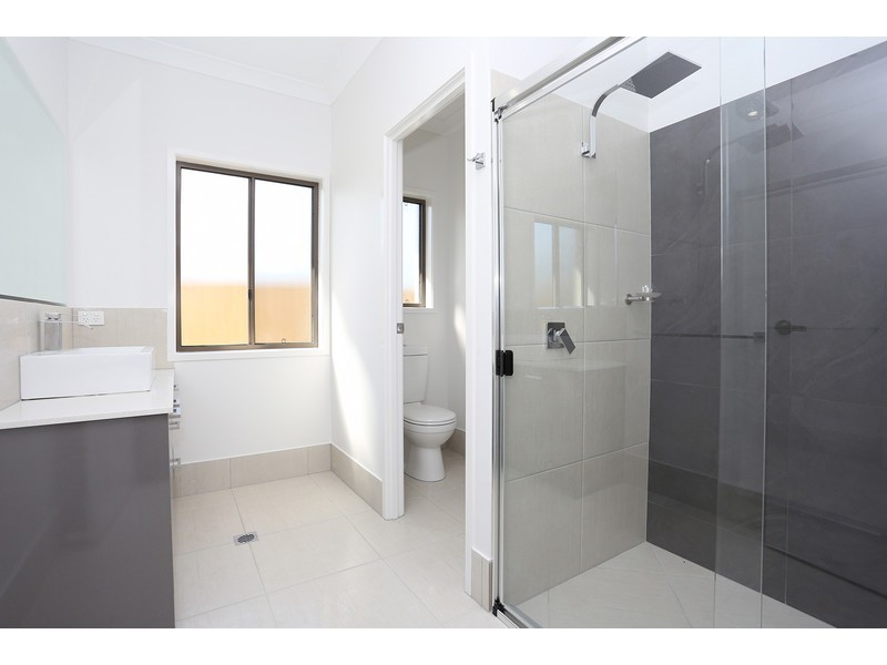 8 Sairs Street, Glass House Mountains QLD 4518