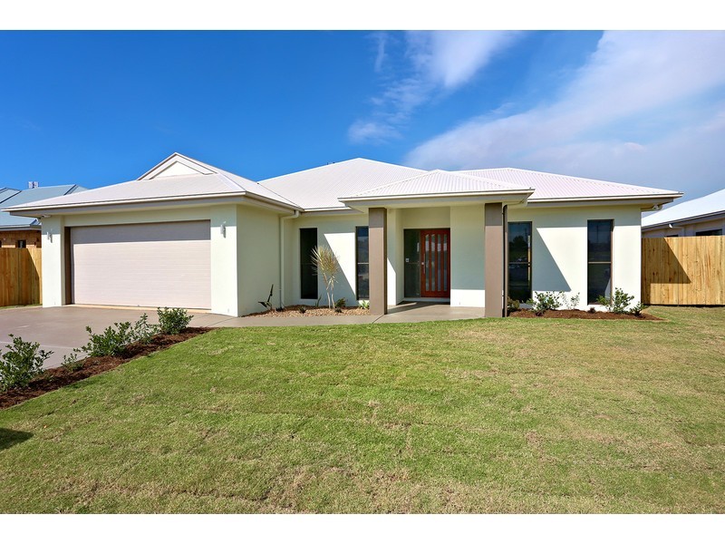 8 Sairs Street, Glass House Mountains QLD 4518