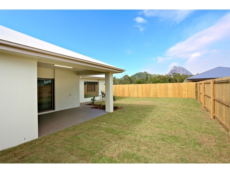 8 Sairs Street, Glass House Mountains QLD 4518