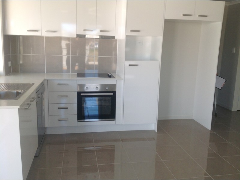 2/42 Featherwood Crescent, Beerwah QLD 4519