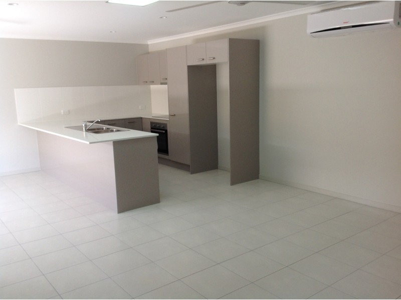 1/25 Featherwood Crescent, Beerwah QLD 4519