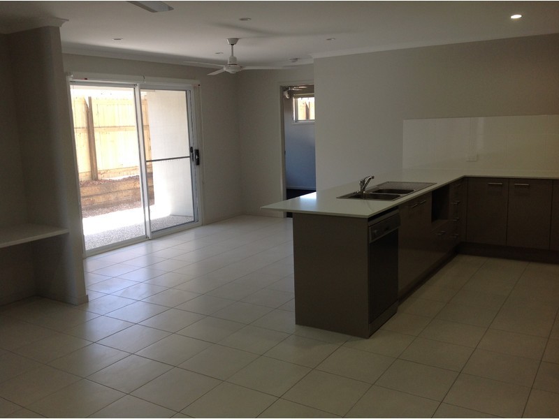 1/25 Featherwood Crescent, Beerwah QLD 4519