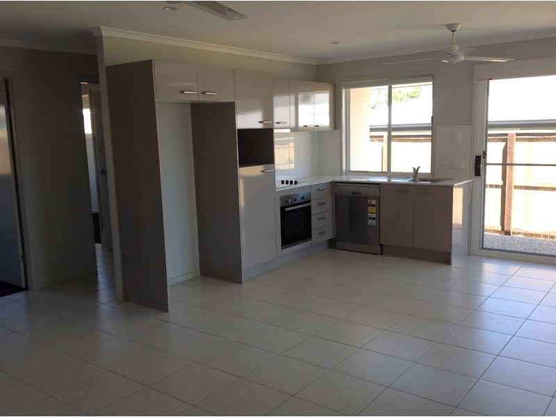 2/25 Featherwood Crescent, Beerwah QLD 4519