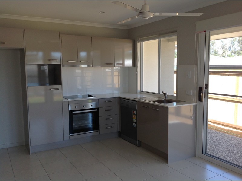 2/25 Featherwood Crescent, Beerwah QLD 4519